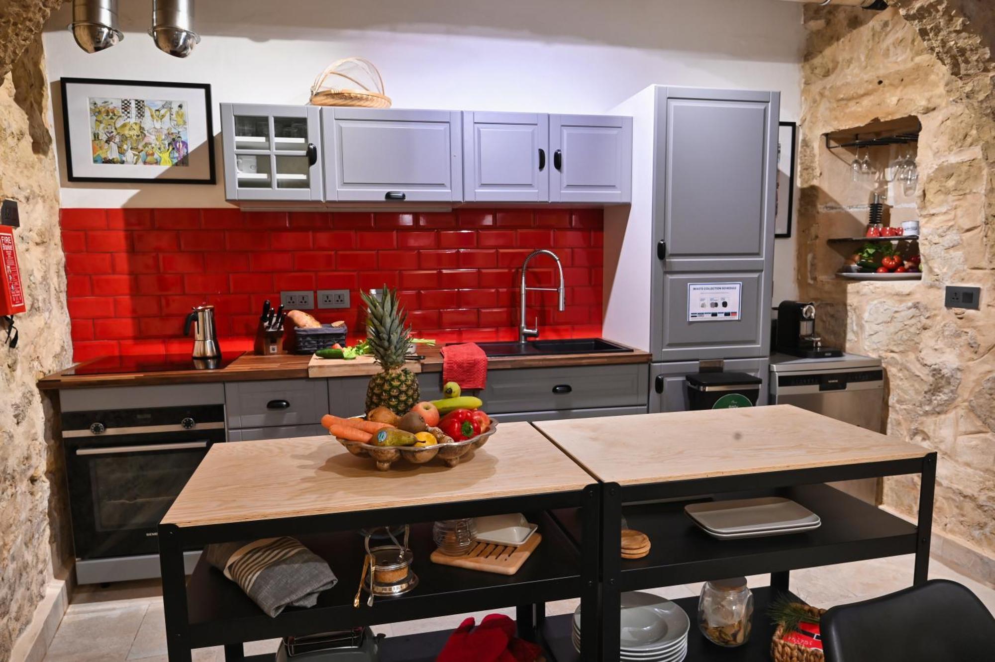 Il Luzzu - More Room For You! Victoria Esterno foto